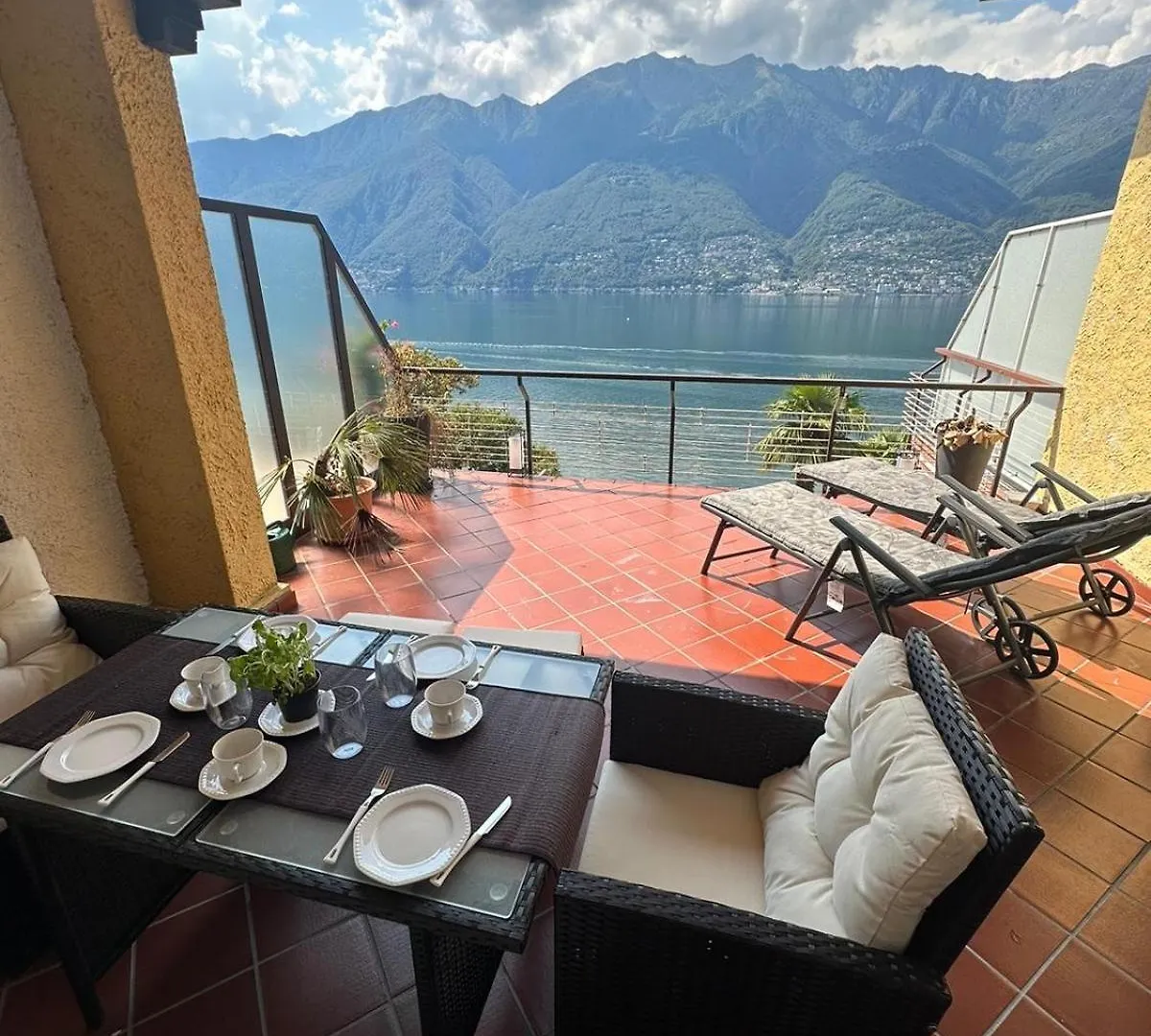 Lago Maggiore- Casa Roccia-Ferienwohnung In Pino Sulla Sponda Pino Lago Maggiore Italien